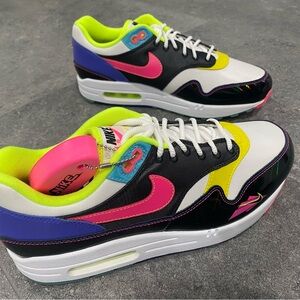 Nike Black and Pink Sneakers Air Max/Brand New!!Never Worn!!